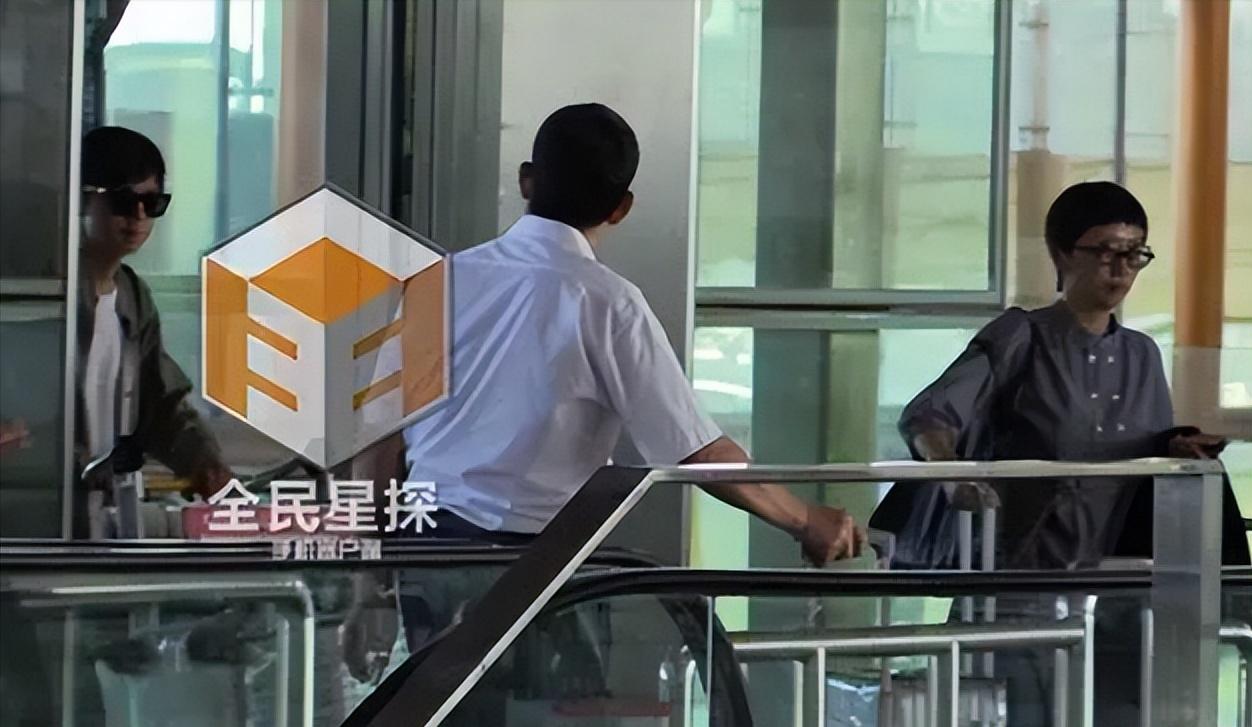 何炅简历年轻时的照片,何炅早期照片曝光