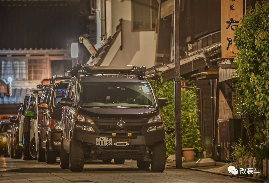 新款丰田威尔法改装,奶爸车改造老霸道