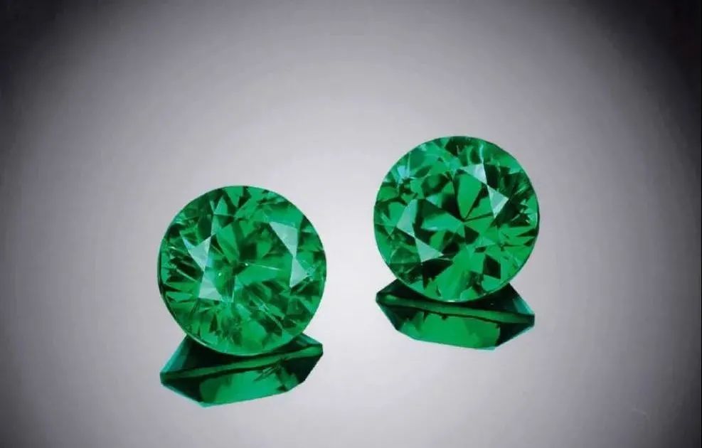 俄罗斯盛产什么宝石,俄罗斯出什么宝石