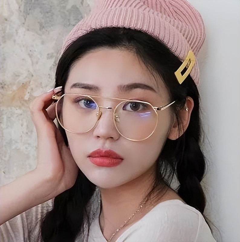 儿童用泫雅风彩色发夹怎么扎好看 (泫雅一字夹发夹佩戴方法)