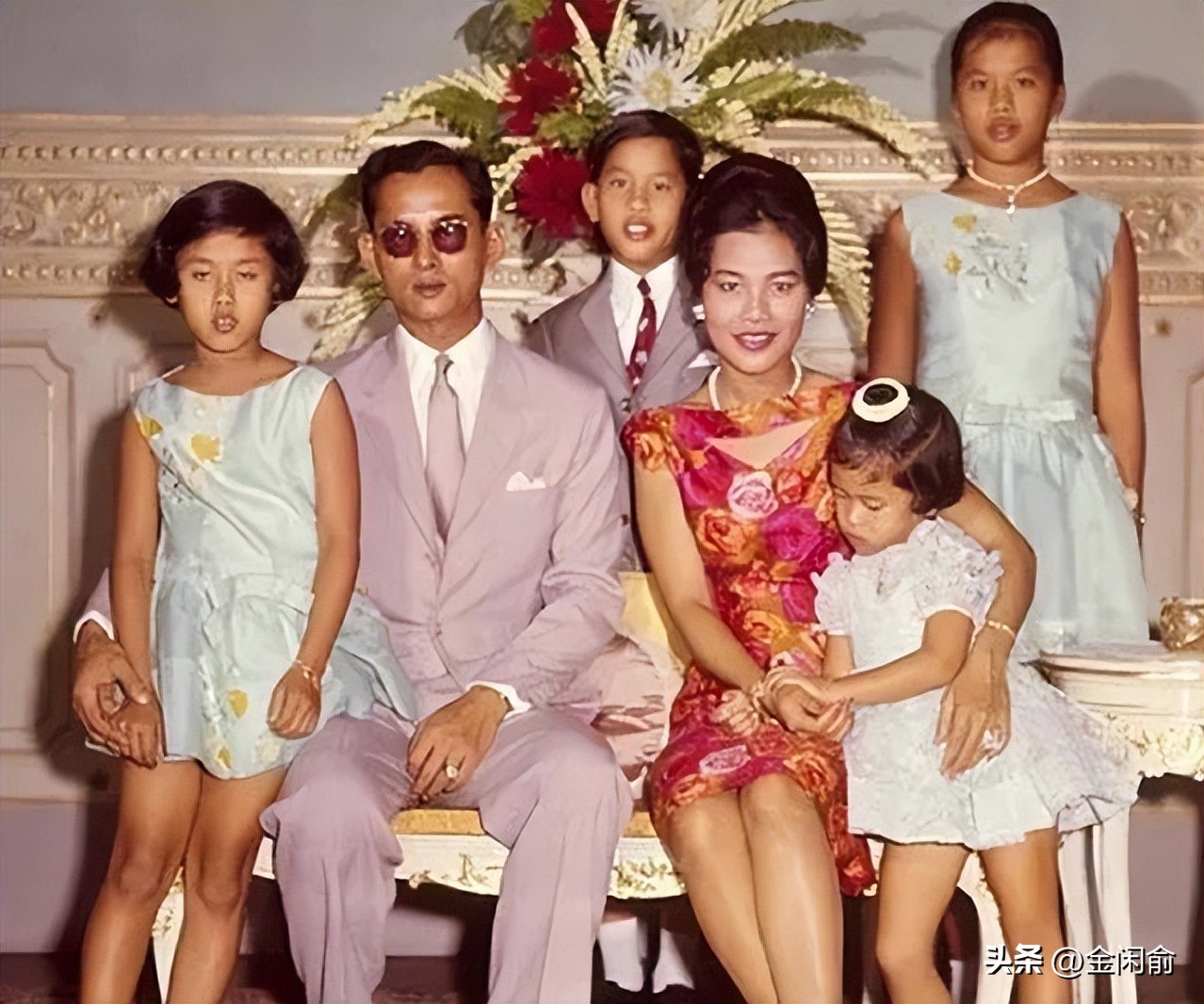 泰王和诗琳通握手,泰王室最新官方消息西拉