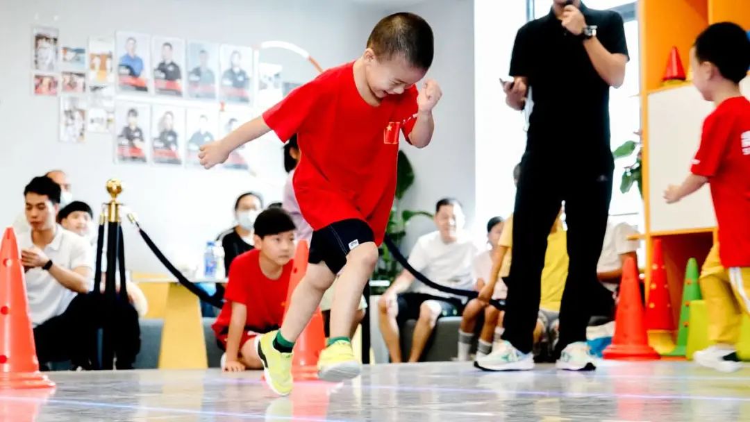 儿童击剑运动员下肢力量训练,少儿运动击剑