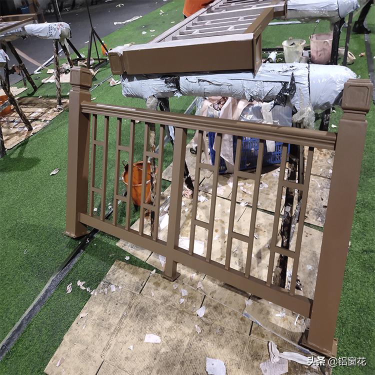 铝合金阳台护栏效果图大全,铝合金阳台护栏多少钱一米