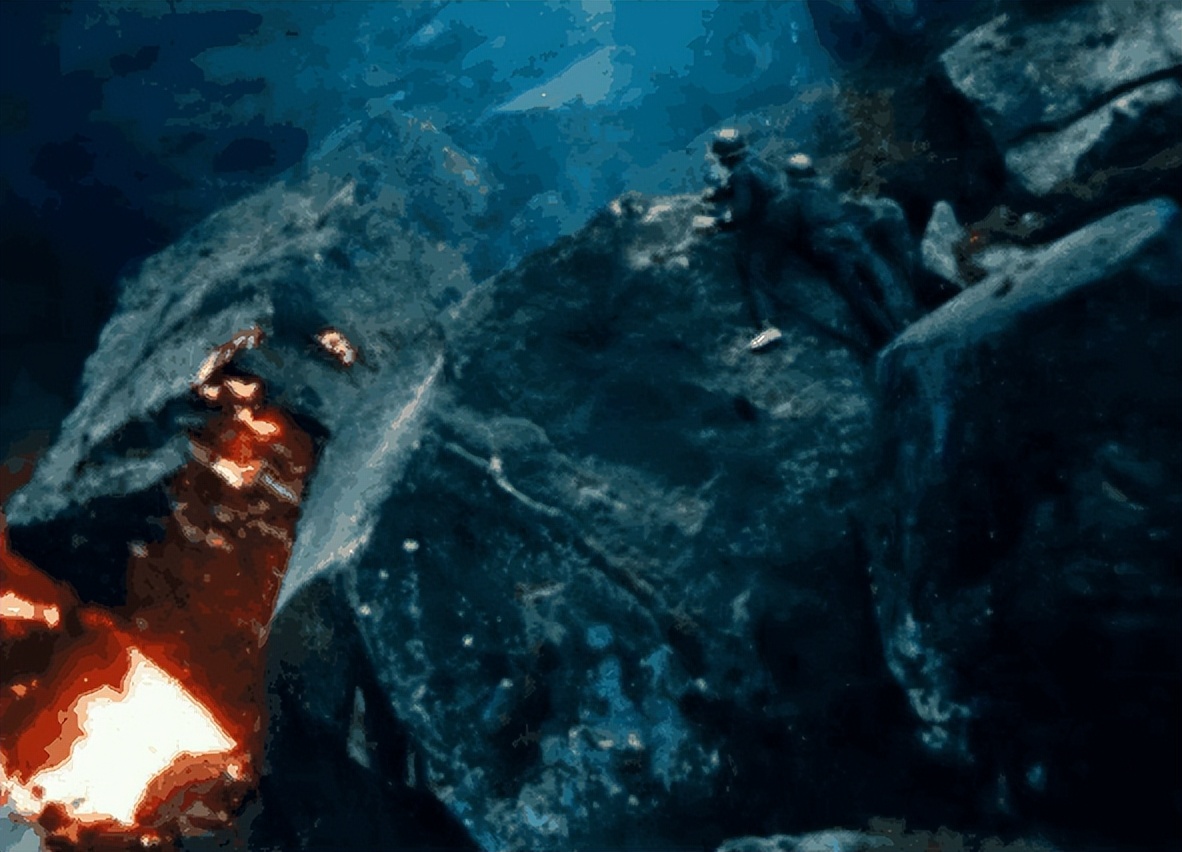 两个兵王叛逃，与一千多军警对峙3天，放大火烧山才将他俩制服！