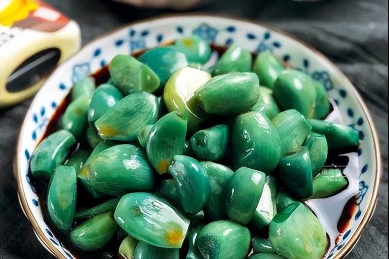 醋腌腊八蒜的正确方法,腌腊八蒜时只放醋就错了教你一招