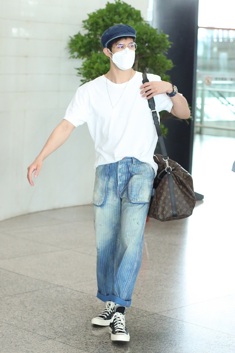 白色牛仔裤搭帆布鞋秋冬穿搭,牛仔裤配帆布鞋男夏季