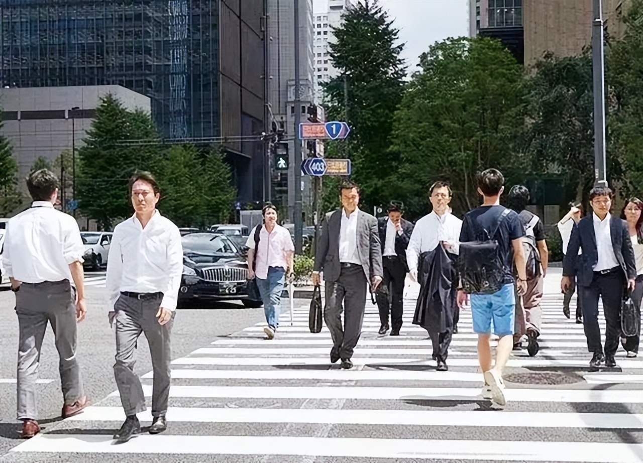 月薪不到一万二，就能每月领一千四补贴？欧洲高福利政策终会反噬