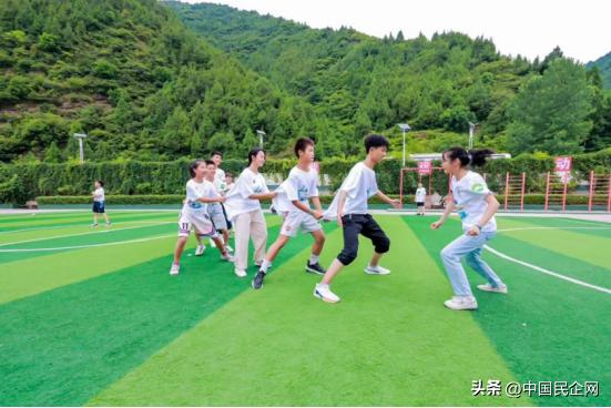 致敬改革开放致敬民营企业家——李书福