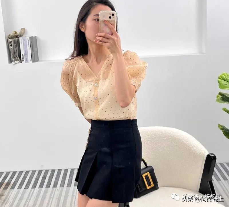 艾诺丝雅诗女装春款,艾诺丝雅诗2022冬款黑色羊绒大衣