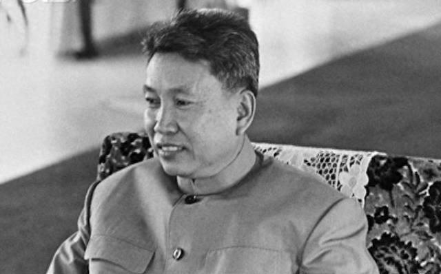 波尔布特日常照片,波尔布特穿的衣服