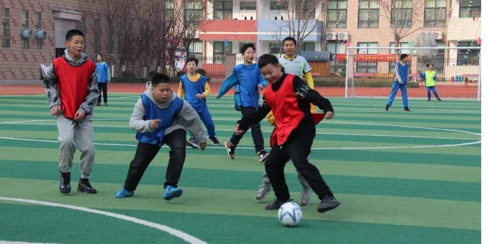 龙泉中心小学足球比赛,龙泉小学校长杯足球比赛