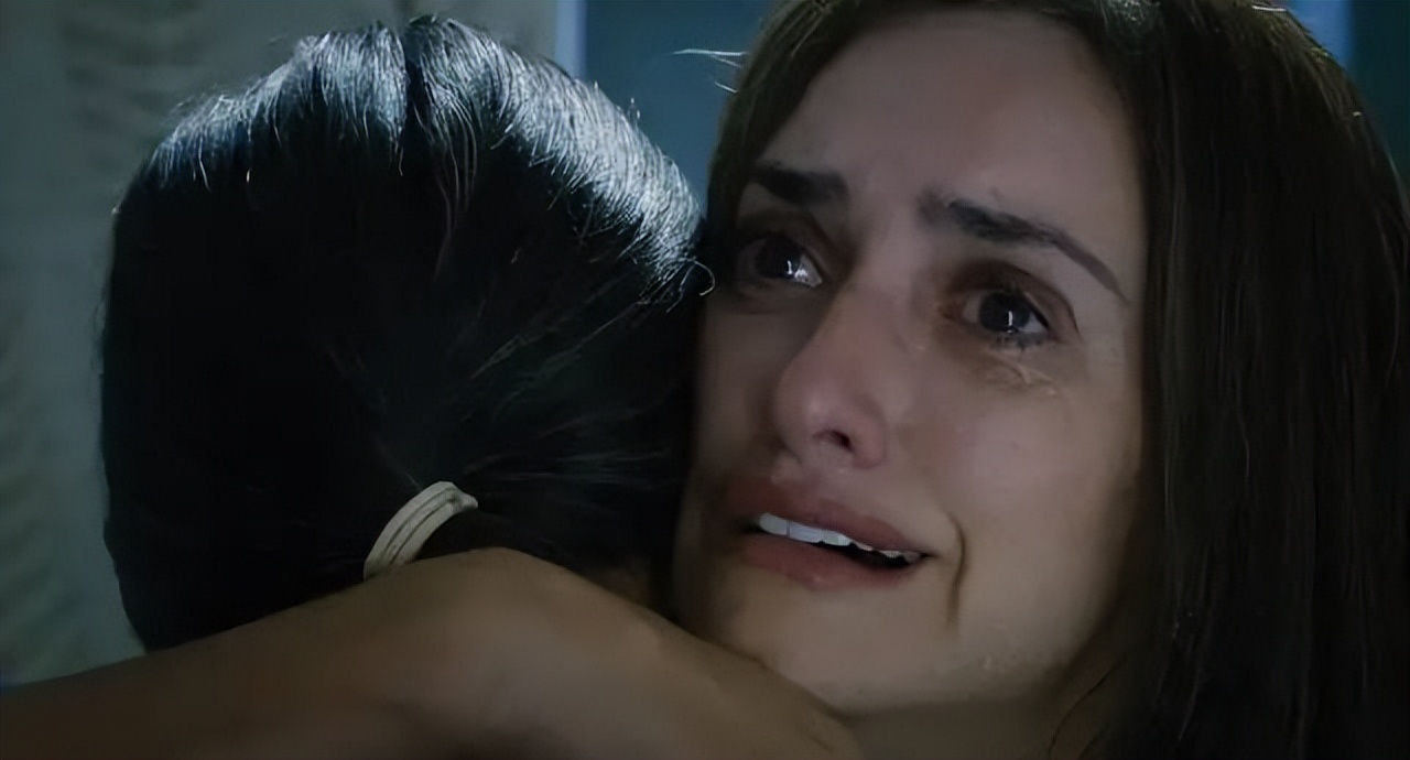 女神佩内洛普·克鲁兹，将这段战火下的爱情演绎的肝肠寸断