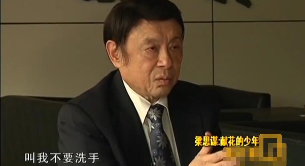 1955年，万隆会议给周总理献花的男孩是谁？后来帮了中国大忙