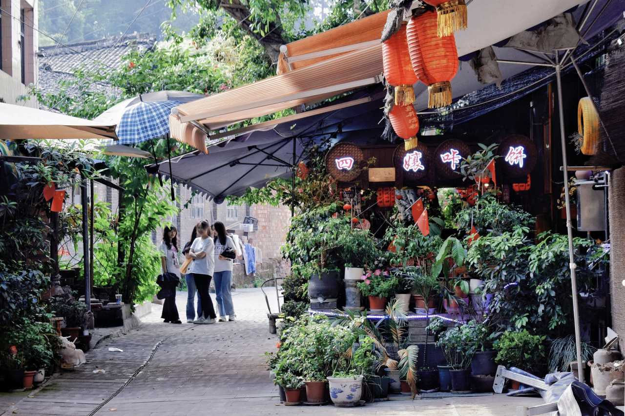 乐山异国风情打卡新去处,乐山游玩攻略及人文风情