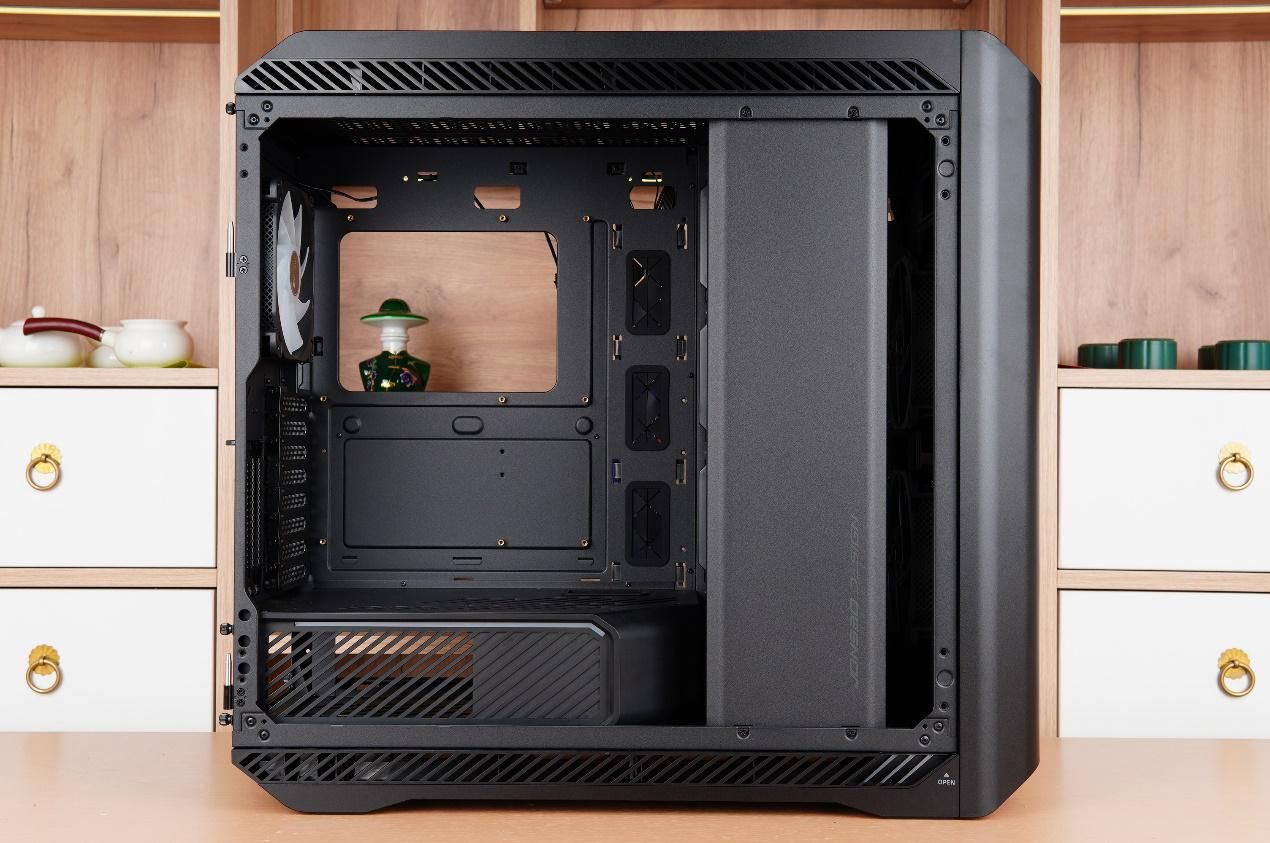 可以装多个硬盘的主机箱,带可插拔硬盘盒的主机