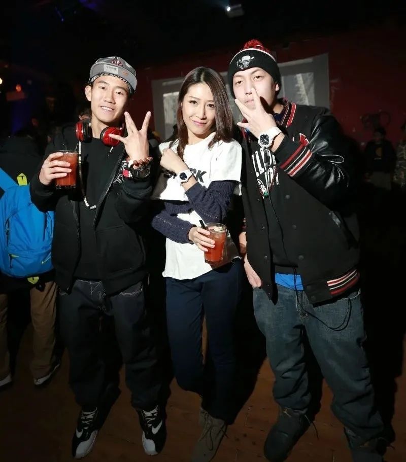 王一博同款绿色卡西欧手表小方块,卡西欧王一博代言潮炫黑金