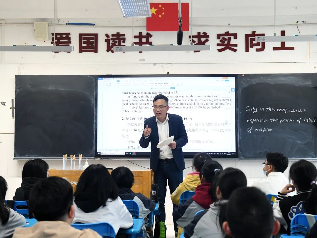 祝贺!绵阳南山中学王小波老师荣获绵阳市“先进工作者”荣誉称号