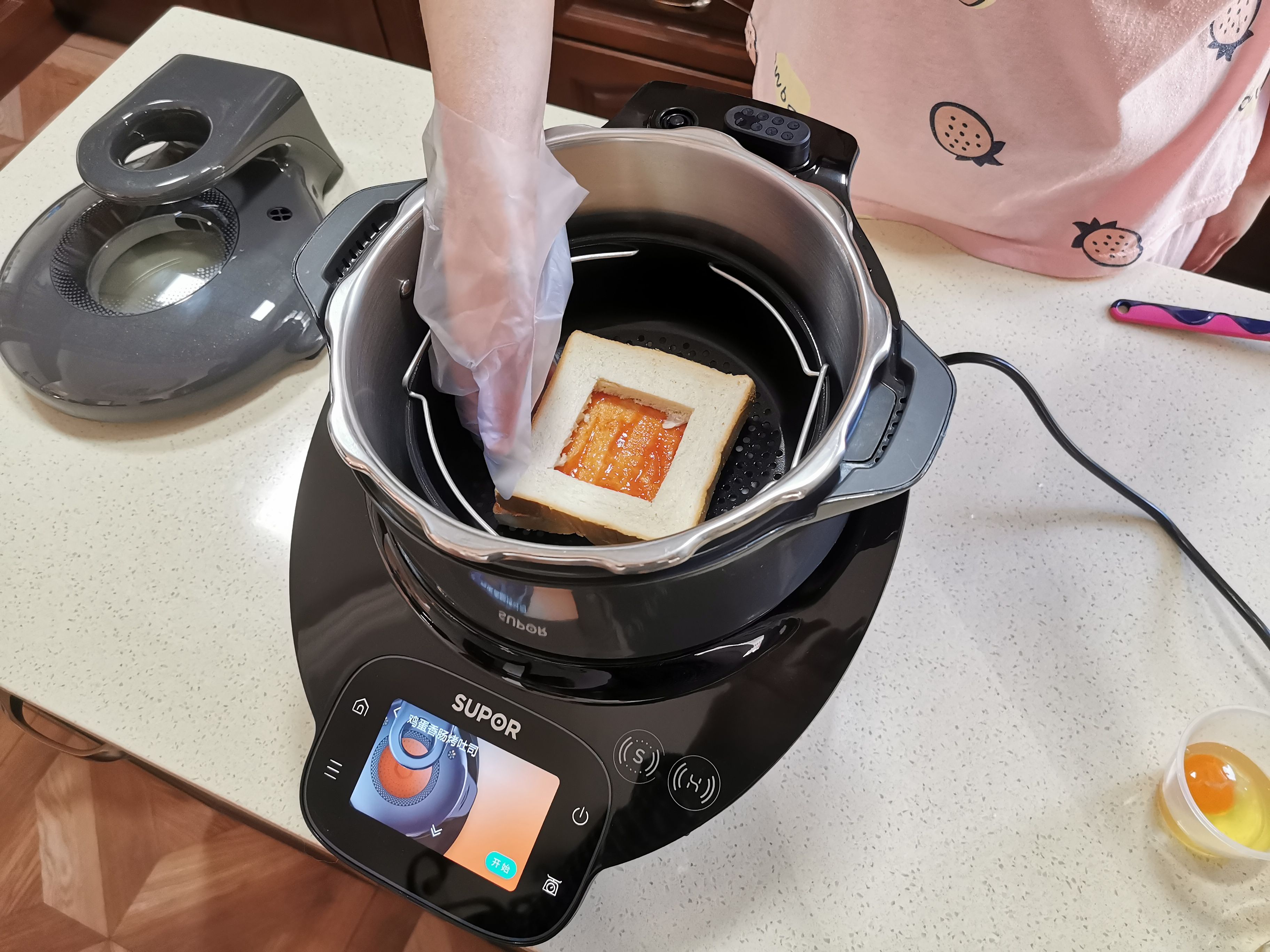 黑科技与顶级大厨交锋,厨房黑科技苏泊尔小c主厨料理机