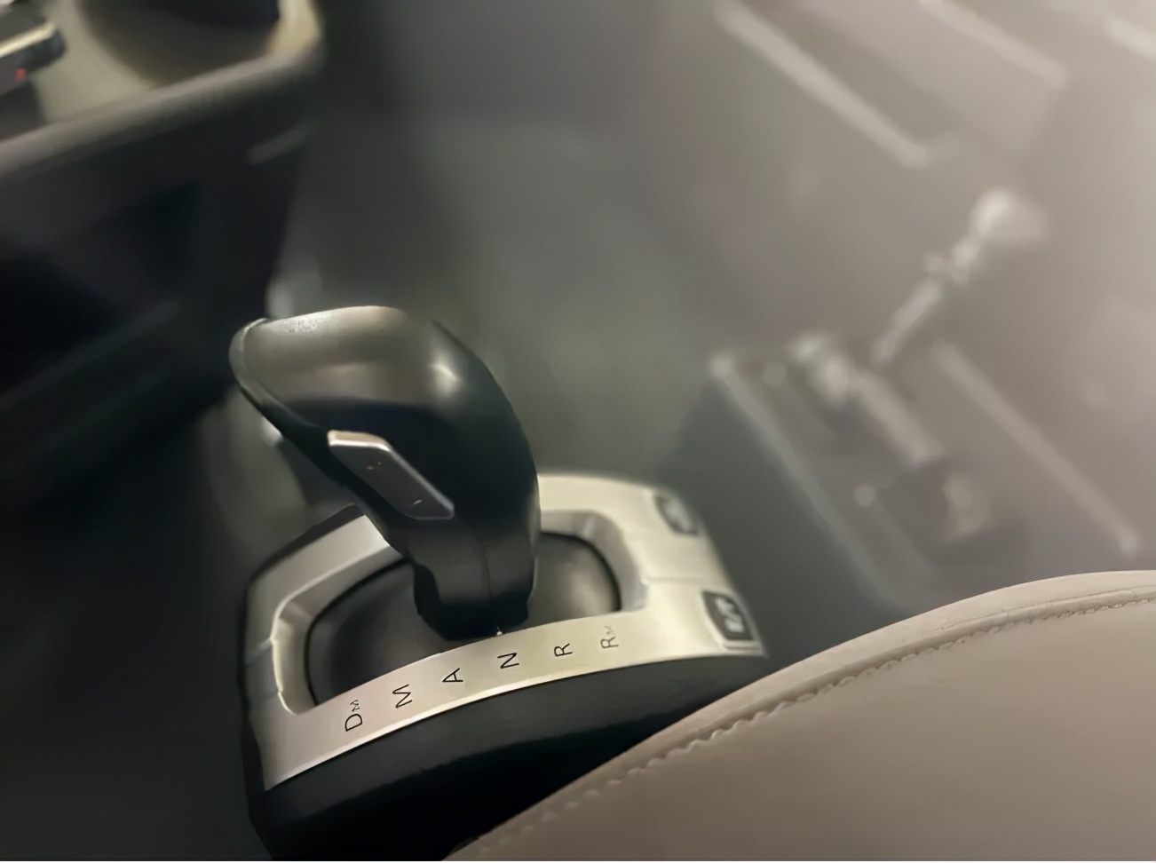 大运重卡v9自动挡操作方法,大运v9重卡新款内饰