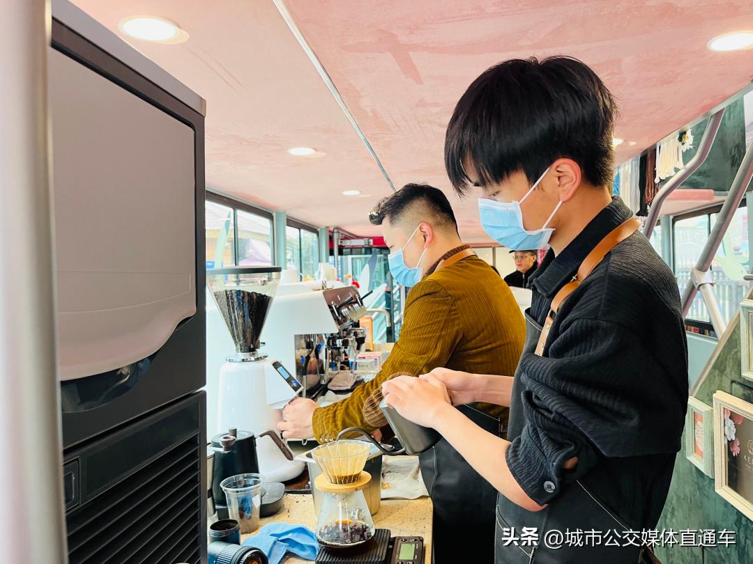 人见人爱的城市,人见人爱的公交车片段