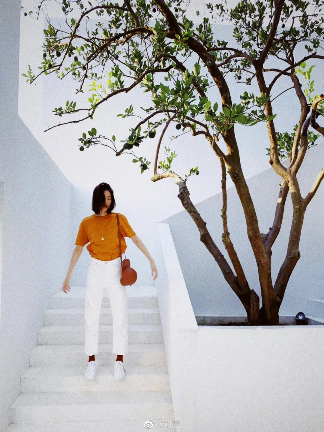 今年流行怎么穿t恤,今年最流行的减龄t恤