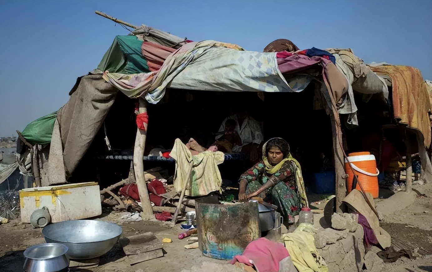 年入100万的河南小伙变穷光蛋，凭借厨师手艺，在巴基斯坦当村长