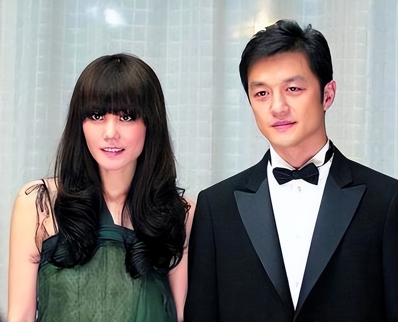 王菲几岁跟谢霆锋谈恋爱,王菲和谢霆锋之间坎坷的恋爱