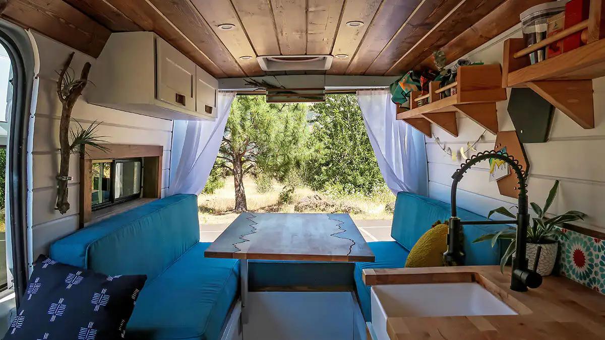 最具性价比的一种房车改装，一样可以行在风景中，住在诗境里！