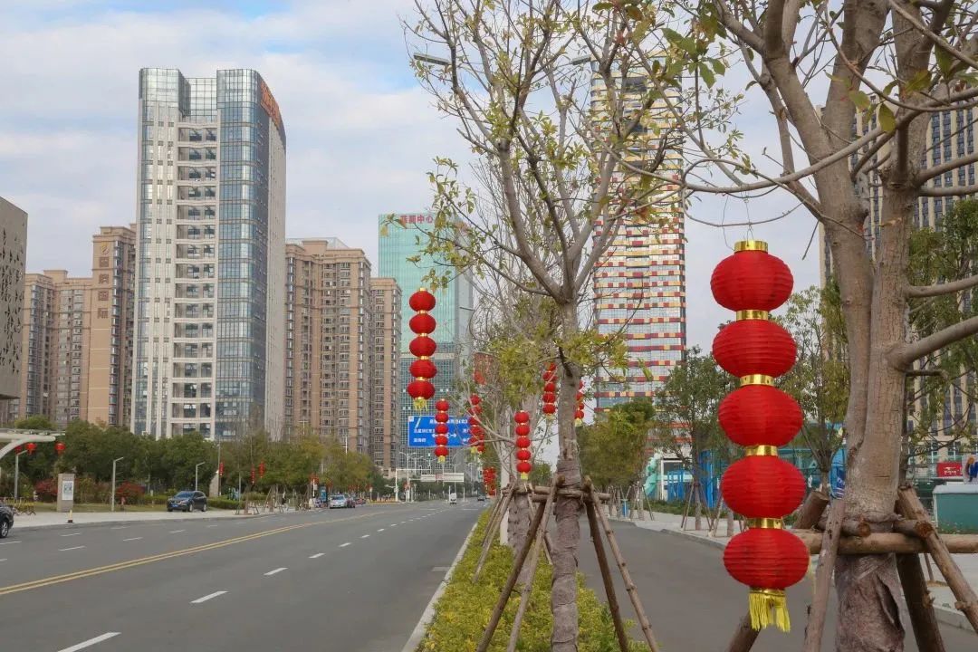 新春走基层年渐近年味浓,新春走基层石头村高挂迎客来