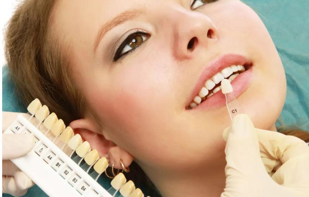 蛀牙引起的黑三角怎么治,牙齿黑三角处蛀牙怎么办