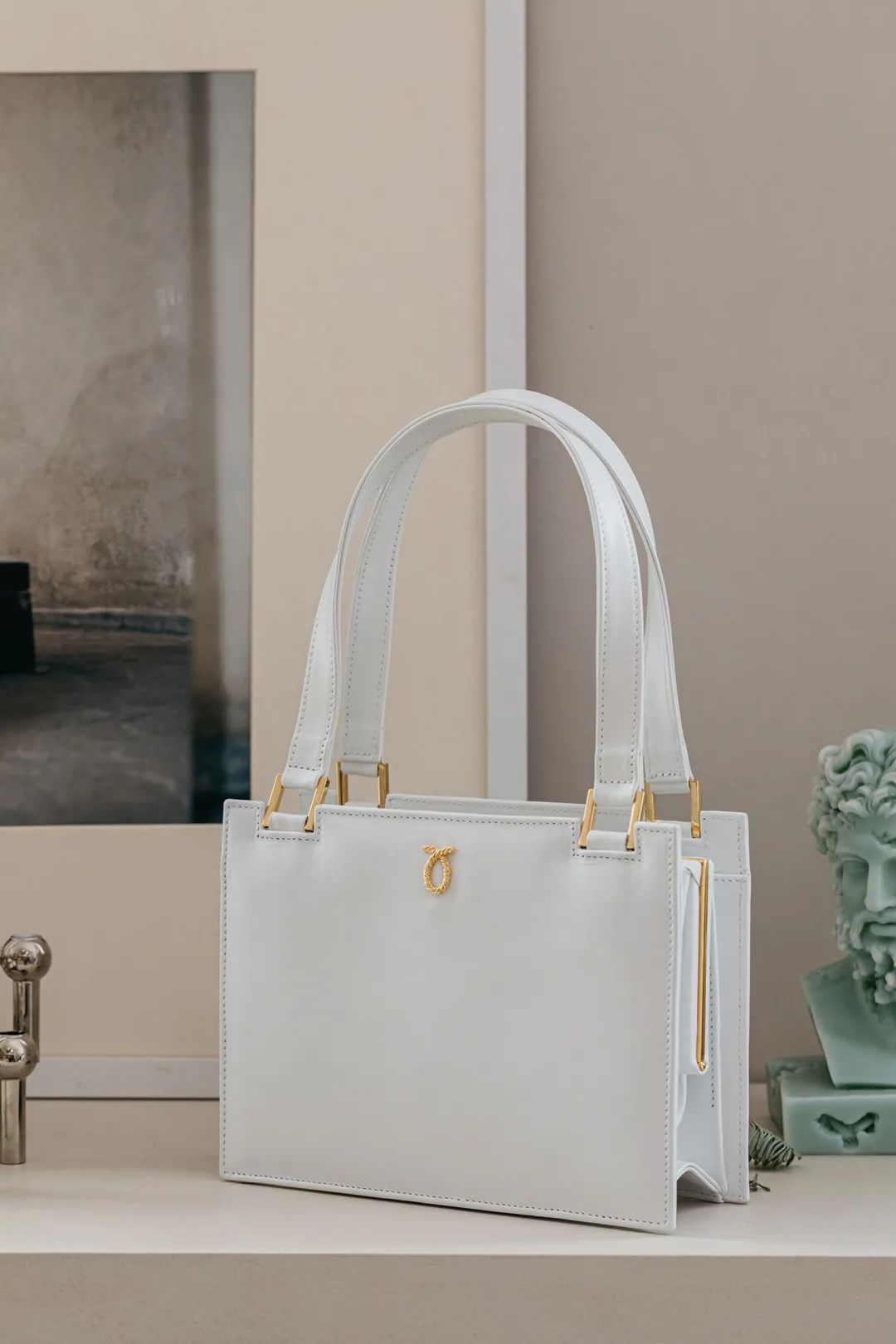 英国女王最喜欢的包包牌子,英国女王拿的包包价格