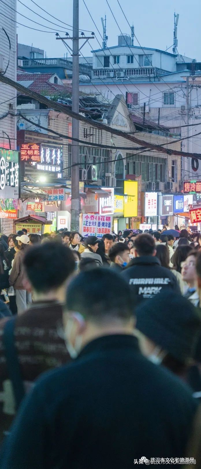 武汉这条街有多热闹,武汉这条街有500年历史