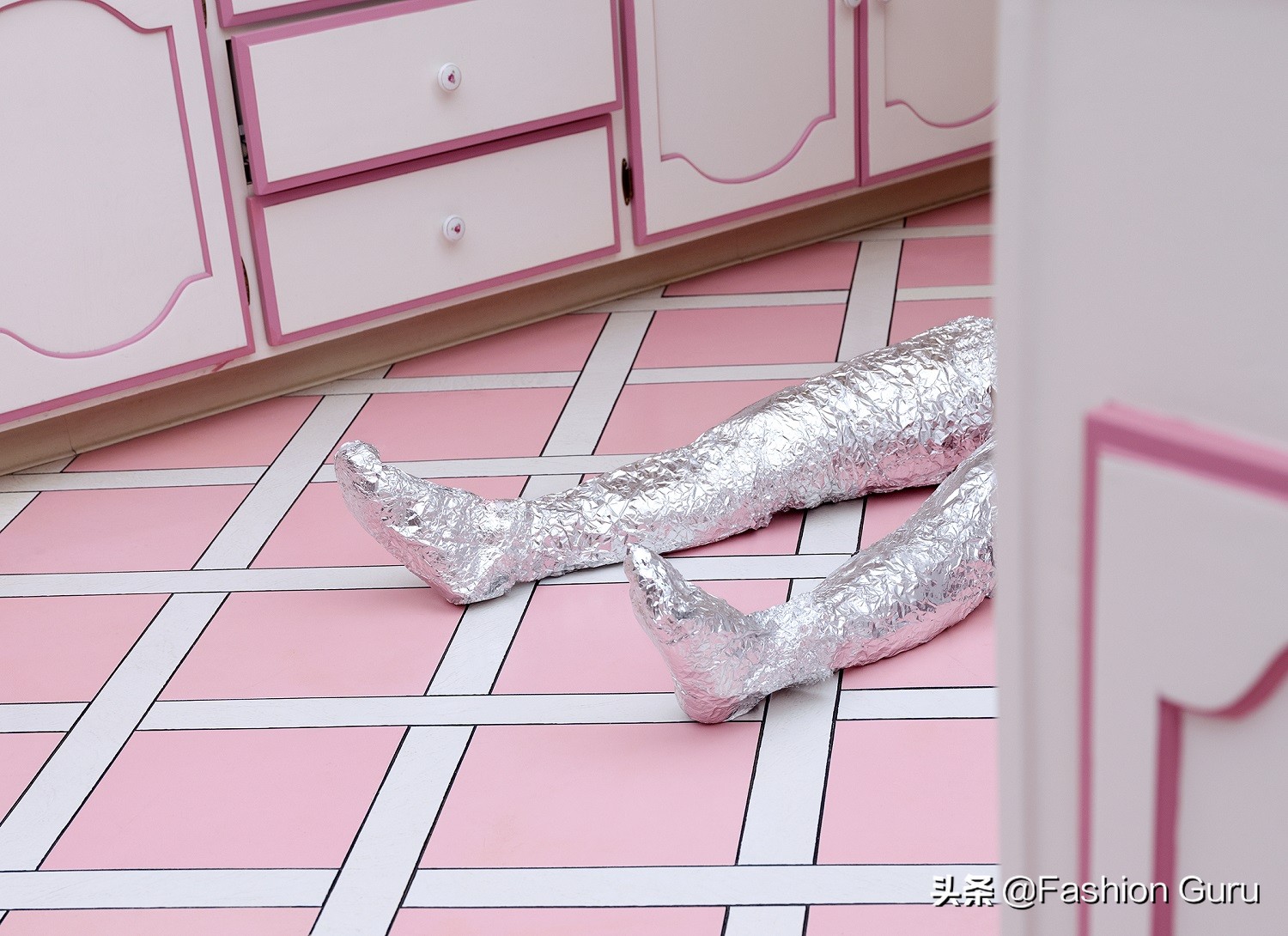 PRADA将在东京青山店呈现展览“角色扮演”