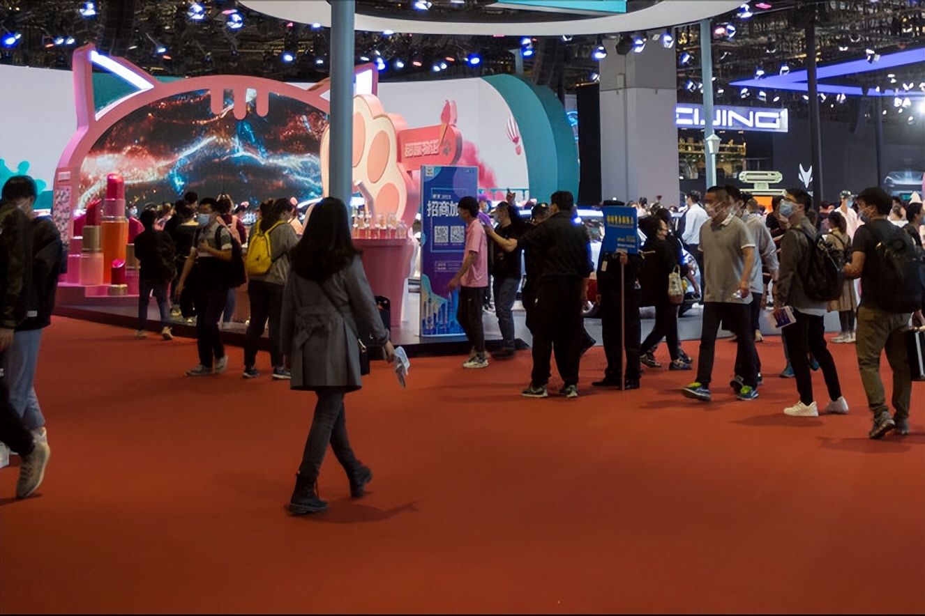 上海车展宾利女销售后续,上海车展宾利女销售被曝