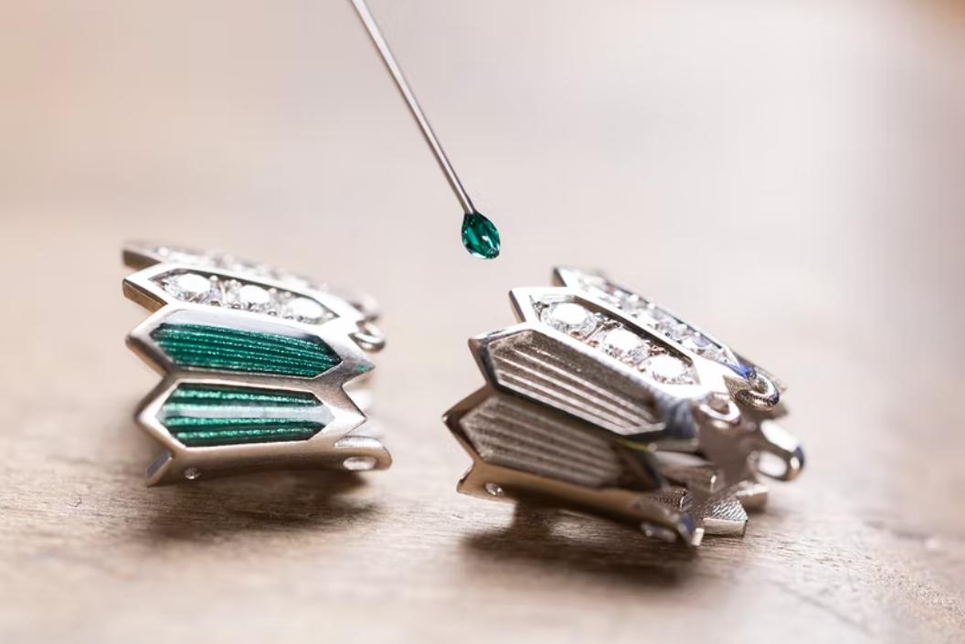 宝格丽serpentiseduttori蓝针,宝格丽serpenti灵蛇古董腕表