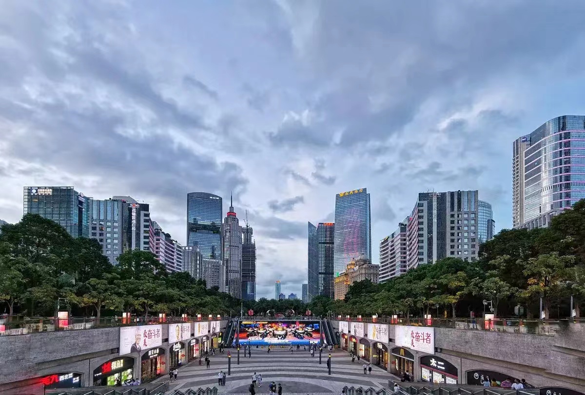 养孔雀赚钱吗真实收入,在农村养孔雀挣钱