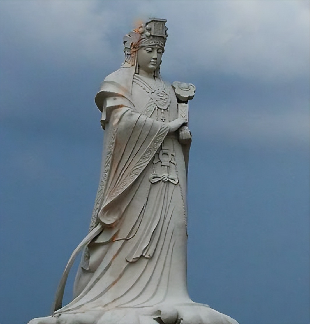 福建海边出现神秘金片，遭渔民哄抢一空，专家调查后：金片不简单