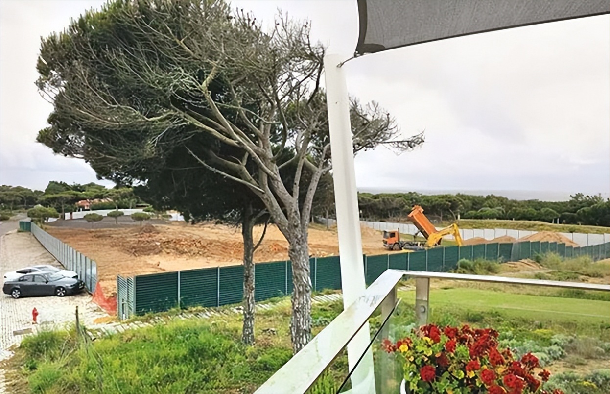 底薪5000欧/月，C罗请你去他的“城堡”一起品尝“十二道锋味”