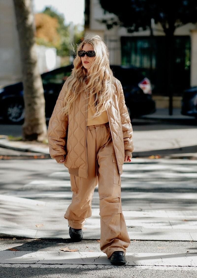 年轻人适合穿什么样皮质羽绒服,羽绒服穿上很有气质