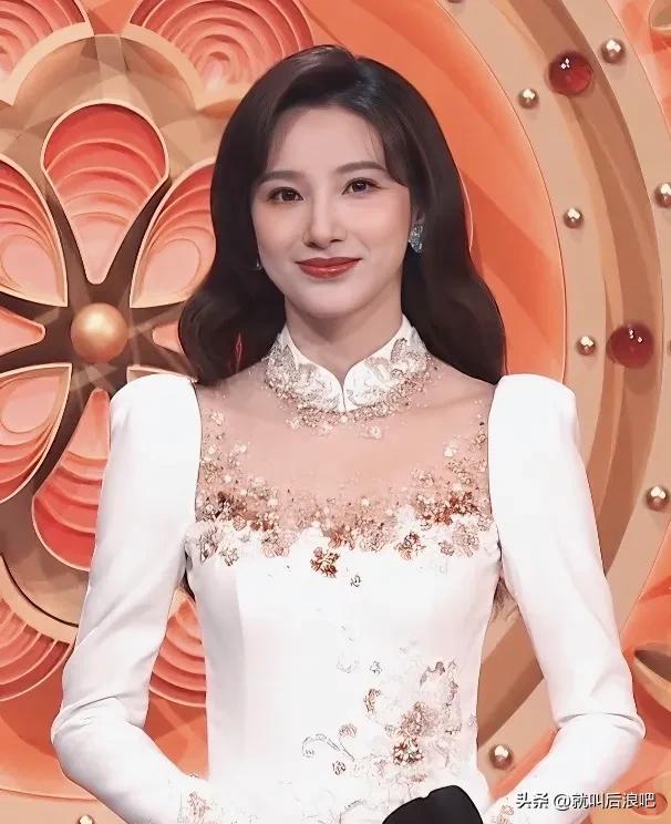 “董卿接班人”“世界杯女神”——马凡舒