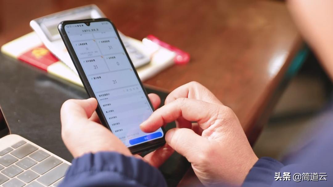 55岁的农村会计独立开发系统，让一众的“IT人”自愧不如！