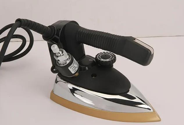 用便携式熨烫机怎么熨烫衣服,熨衣服的小熨烫机使用方法