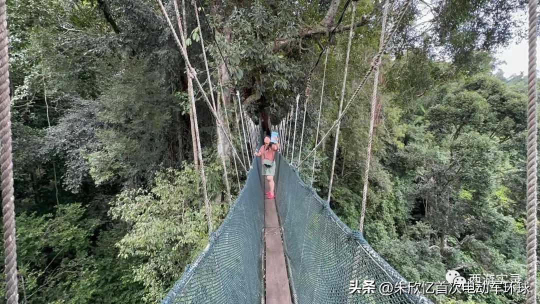 只带600就开车环绕地球一圈，还赚300万，回到亚洲又捡个华裔老婆