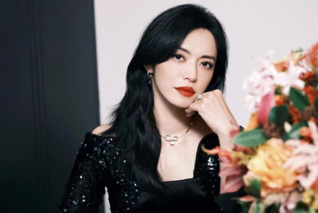 娱乐圈10名非科班出身的女演员,盘点娱乐圈后台最硬的8位女演员