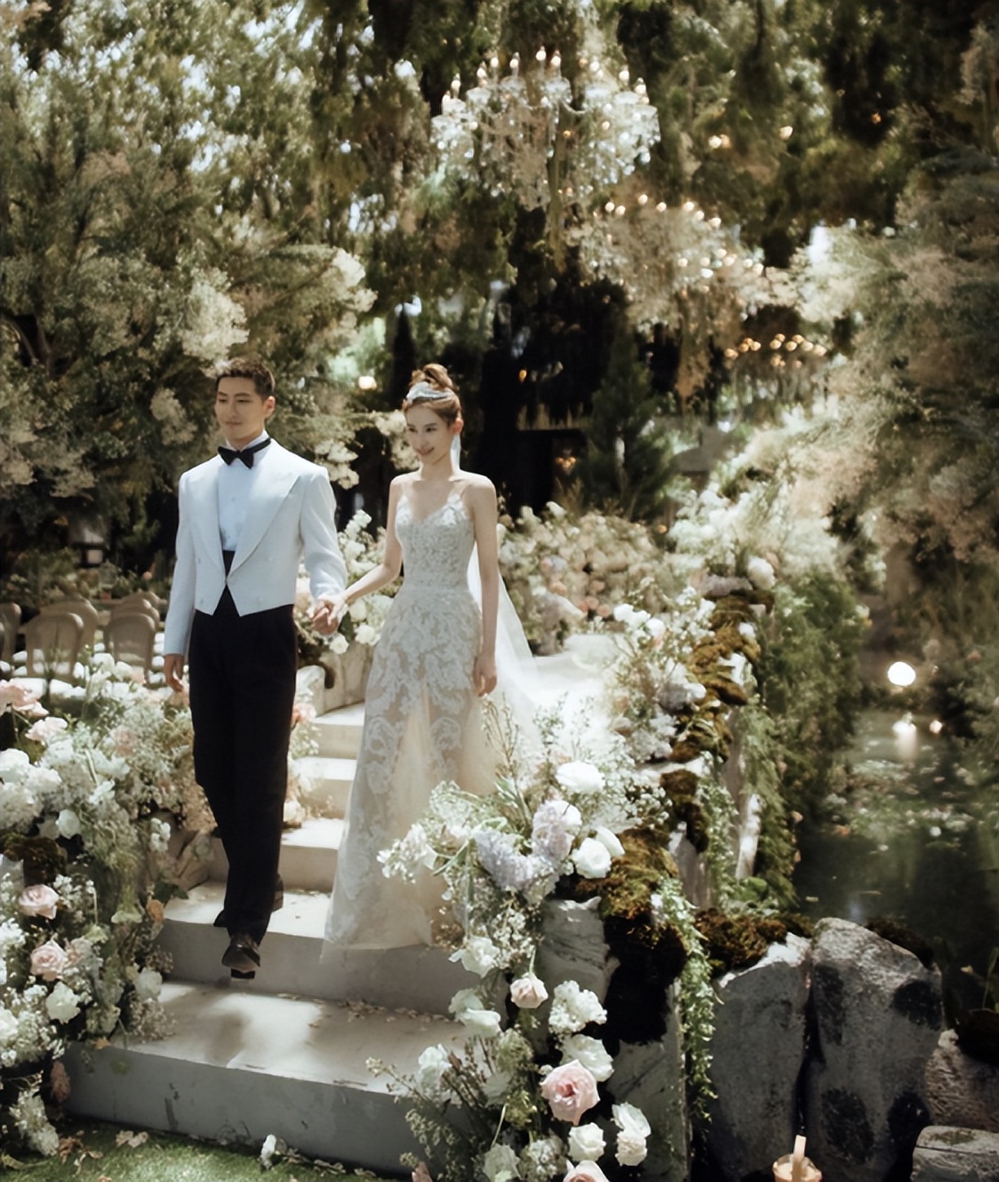 比窦骁婚礼更热搜的是陈婉珍脖上的澳白，一颗20万！扒一扒三姨太