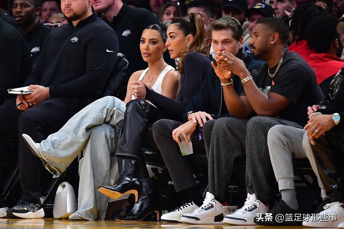 詹姆斯湖人队19赛季集锦,苏群侃球詹姆斯