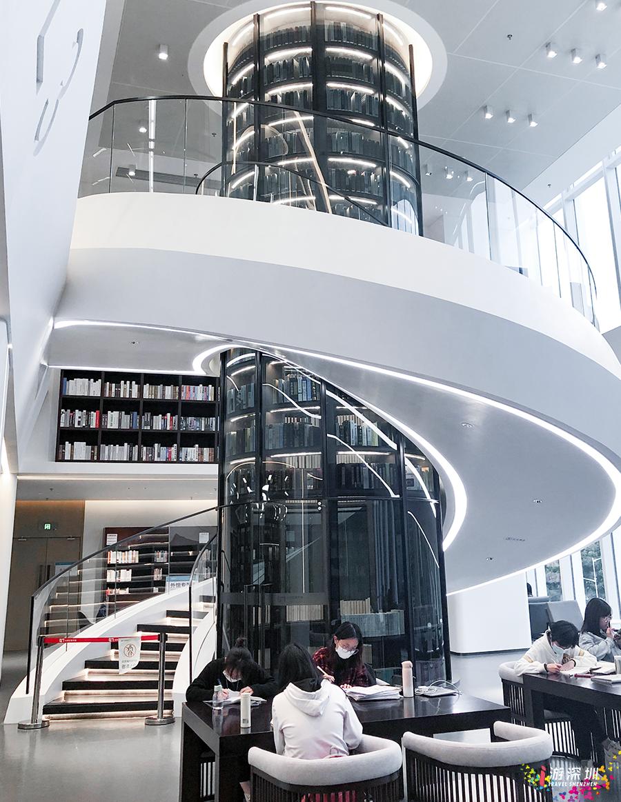 老易深圳街头弹钢琴原视频,弹钢琴的老易