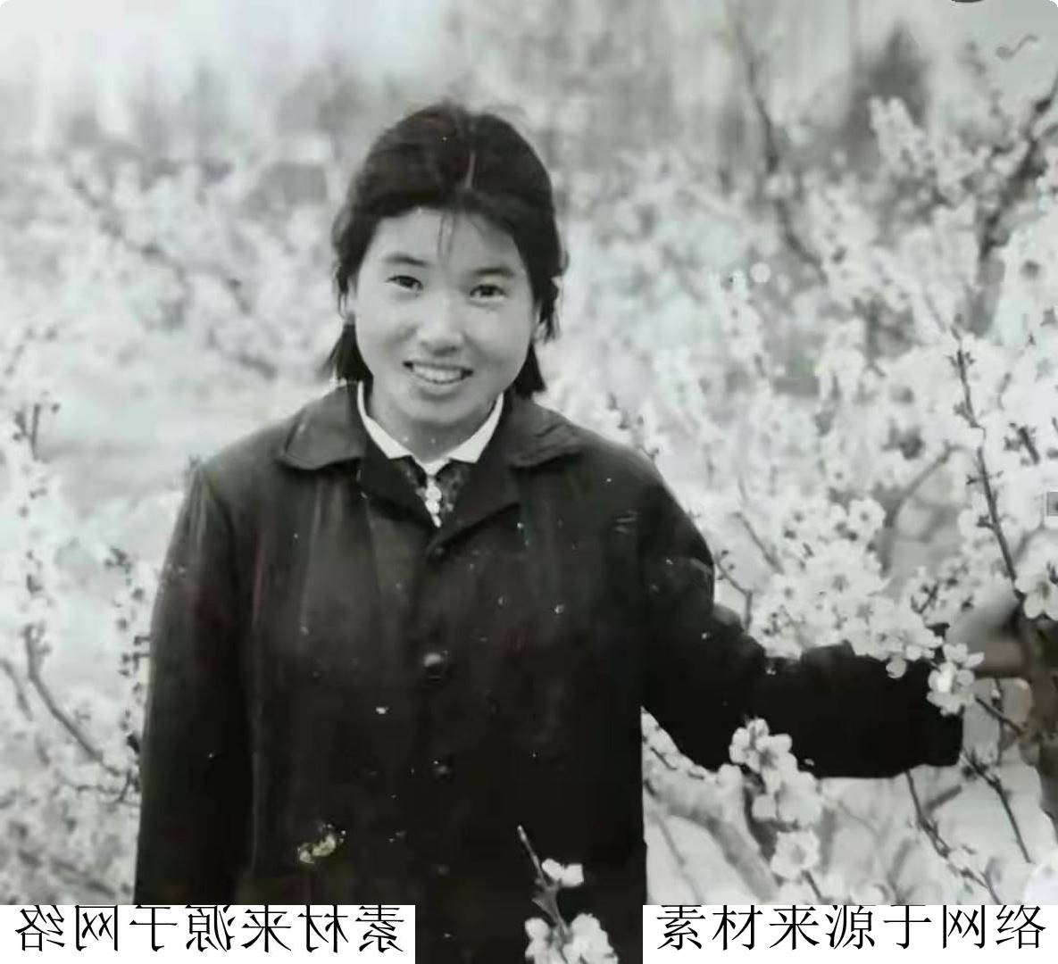 爷爷出殡当天家里来了一个年轻人,爷爷去世葬礼上来了一位陌生人