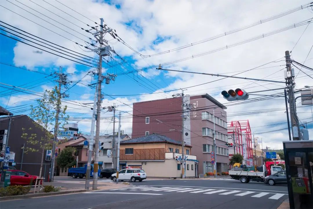 日本这个省太“卷”：免费读高中大学，外国人也可享受