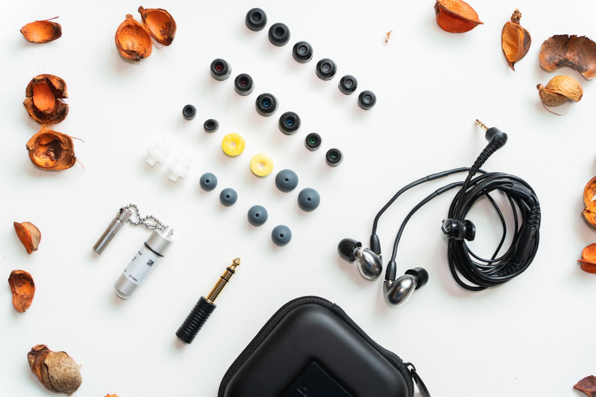 听过之后我卖掉了其他的耳机：舒尔SE846Gen2